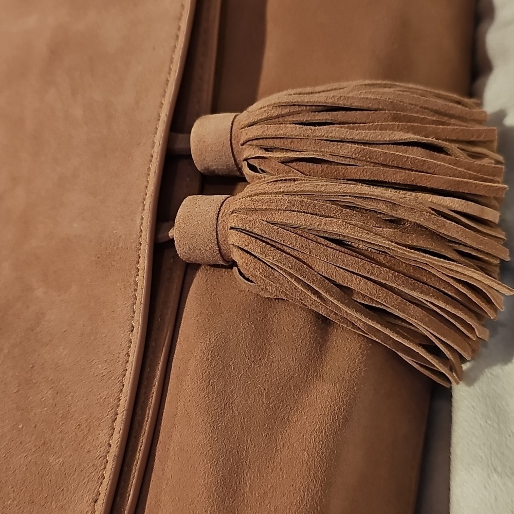 Ann Taylor chic soft pink suede clutch with tassels like new condition - Picture 2 of 11
